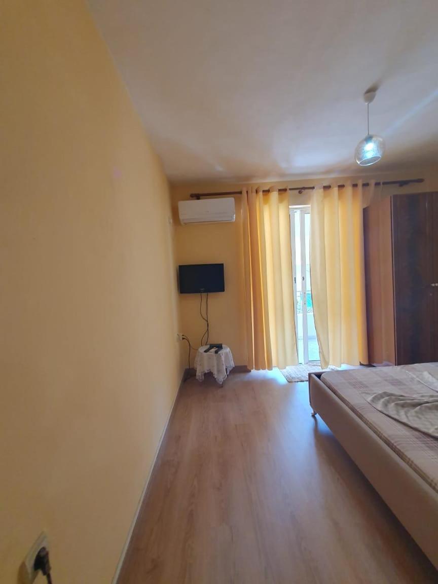 Mona'S Apartments Sarande Room photo