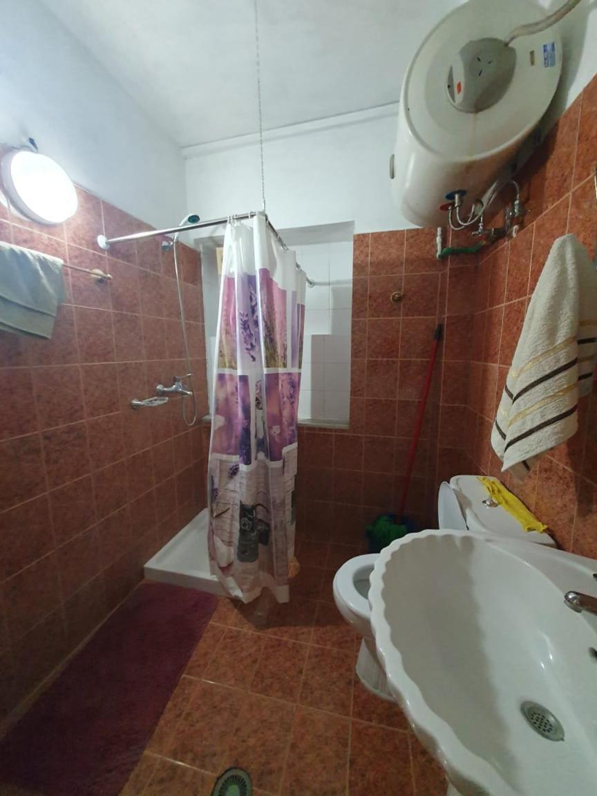 Mona'S Apartments Sarande Room photo