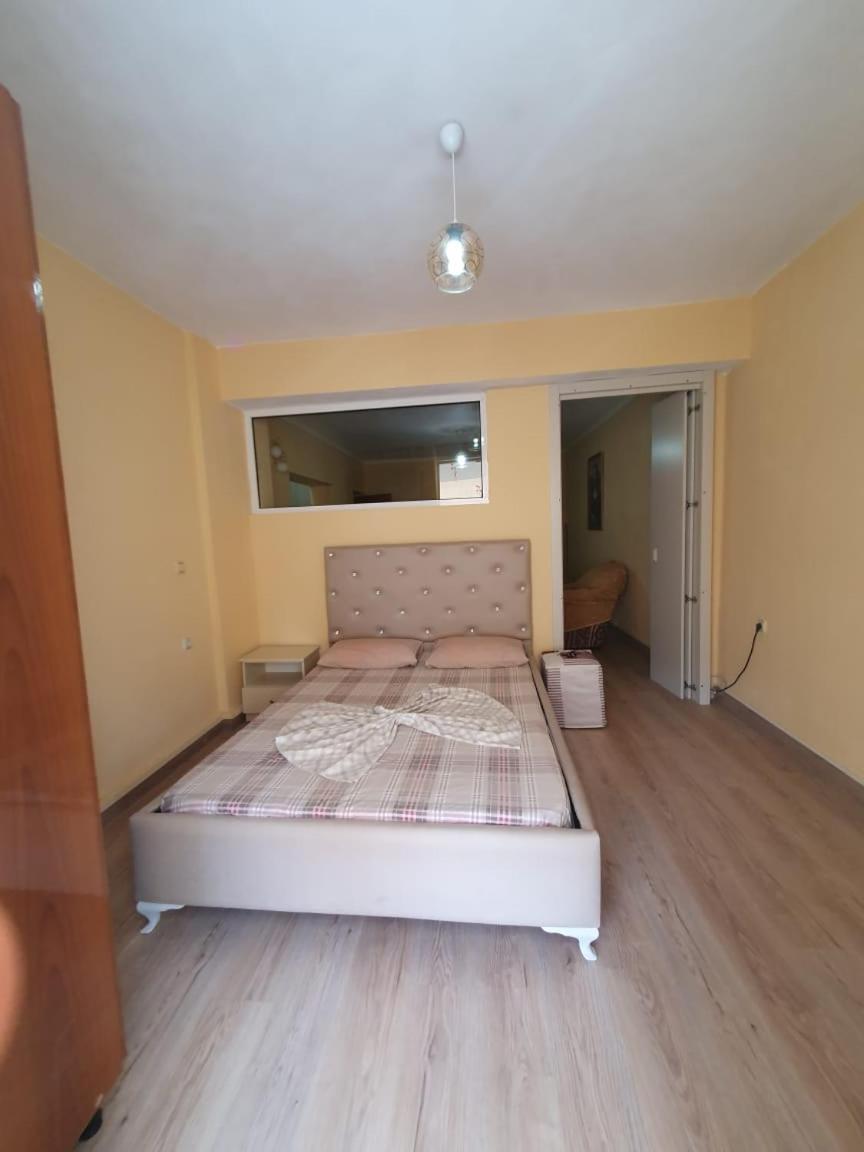 Mona'S Apartments Sarande Room photo